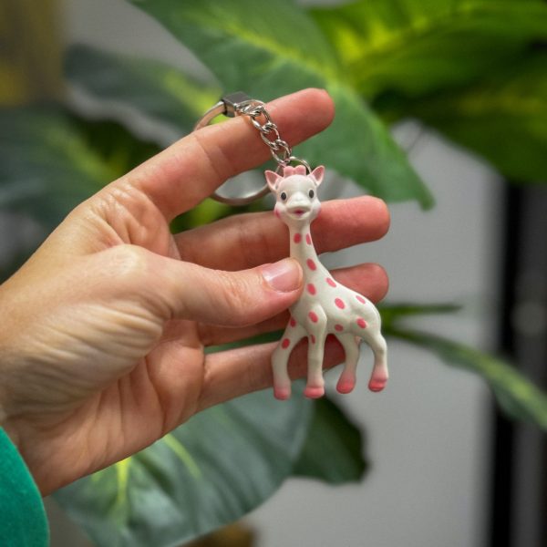 Des porte-clés Sophie la Girafe en édition limitée pour octobre rose